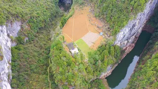 A family in Hubei lives alone in a valley, a paradise