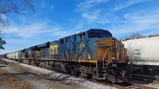 A short M583 headed Northbound in Monroe NC with CSXT 5374 in the lead 2/4/23🇺🇲