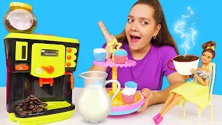 Barbie achète une machine à café ☕ Jeux avec poupées pour enfants.