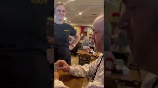 Pregnant waitress receives $1,300 tip for Christmas