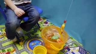 Детская Рыбалка дома Видео для детейKids fishing at home