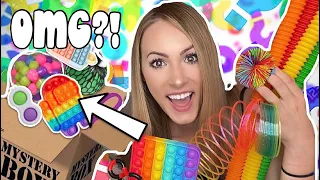 UNBOXING 100 MYSTERY FIDGETS?! *SHOCKING* 🤯😳