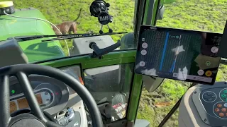 Akker Wei & Stal vaste paardenmest uitrijden met Fendt 211 Vario en mestverspreider