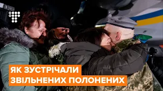 «Я Україні допомагала, а мене посадили на 12 років у тюрму». Як зустрічали звільнених з полону