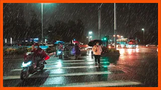 Walking in the rain with relaxation｜Walking in Shenzhen, China 4k HDR