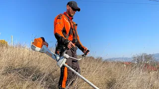 Stihl Fs 561-C with 350 mm brush knife in dry grass.