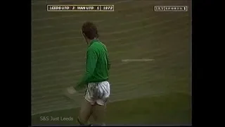 Leeds United movie archive - Leeds v Manchester United - Showboating Leeds play keep ball 19/02/1972