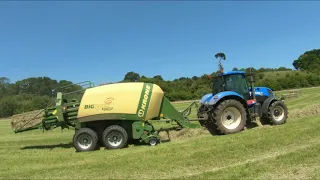 KRONE 870HDP BIG PACK BALER SMASHING THE HAY OUT