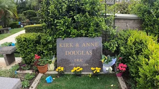 Visiting Kirk Douglas’ Beautiful Gravesite, Westwood Memorial Park 2022 #celebrity