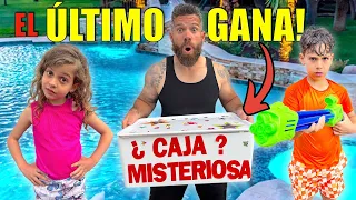 El ÚLTIMO en SALIR de la PISCINA se GANA una CAJA MISTERIOSA!