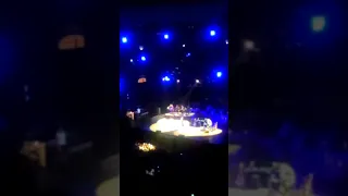 Melody Gardot chante Brel dans les arènes de Nîmes..