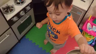 Jensen seeing the kitchen and mat for the first time!