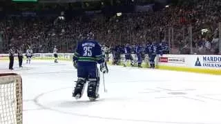 Gotta See It: Canucks' Markstrom pulled in season debut