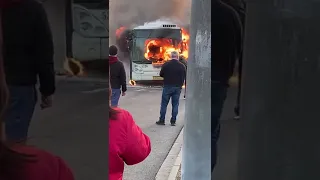 A ars un troleibuz Irisbus Astra la capătul liniei 96, Depoul Alexandria, în față la Cora