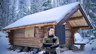 Второй год один в лесаш Швеции. Строю деревянный сруб методоми наших предков.