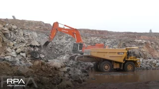 Hitachi ZW370 and ZX870 in the quarry