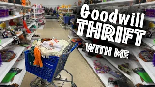 Like CHRISTMAS at GOODWILL | Thrift with Me for Ebay | Reselling