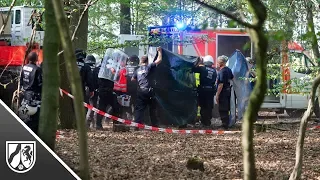 Journalist stirbt im Hambacher Forst nach Sturz von Hängebrücke