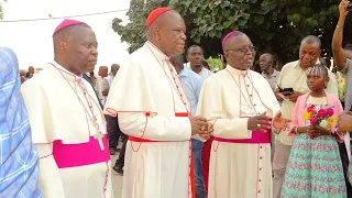 Arrivée de son Éminence le Cardinal Fridolin AMBONGO à Kisangani.