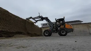 Giant 3500 Compact Wheel Loader Demo