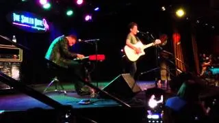 Vicci Martinez - Come Along (live accoustic)