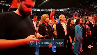 Himni shqiptar kumbon në pallatin e sporteve në Milano, Rama pritet me entuziazëm në Itali