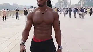 Ulisses Jr street walking bodybuilding