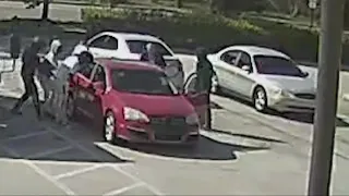 82-year-old man carjacked by five people in Florida | Top 10