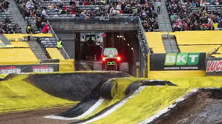 Grave Digger 40th Anniversary Intro - Monster Jam Stadium Tour Yellow MetLife 2022