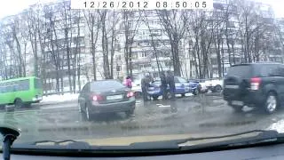 2012 12 26 ДТП возле Сильпо на Широнинцев