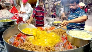 FASTEST INDIAN STYLE EGG BHURJI !! FAMOUS STREET STYLE EGGS GHOTALA | INDIAN STREET FOOD IN PAKISTAN