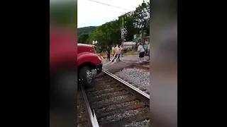 Semi Truck gets Stuck on Rail-Road Tracks in a small town!! 🤦‍♂️🤦‍♂️💨