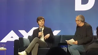 Freddie Highmore hablando español