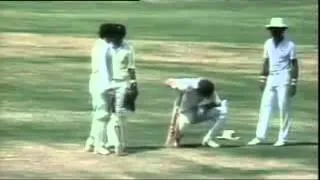 Dean Jones Throws up on the cricket field during his most courageous knock 1986