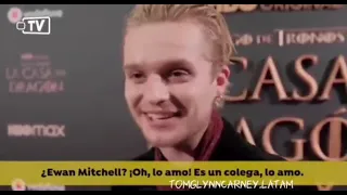 tom glynn carney speaking on his relationship with Ewan Mitchell