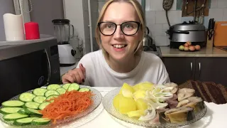 МУКБАНГ/Скумбрия с картошечкой/EATING (ASMR)