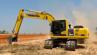 KOMATSU PC200CE-10M0 Excavetor Loading Dump Truck