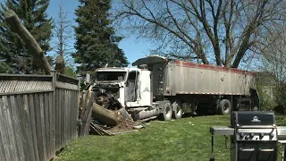 Truck cuts across oncoming lane on Hamilton’s Linc, smashes through wall