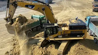 Caterpillar 365C Excavator Loading Trucks - Mega Machines Movie