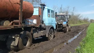 спасаем МАЗ 5432 из болота трактором МТЗ 1523 82  soviet off-road truck water supply to the field