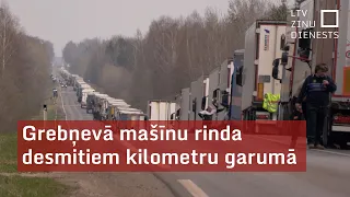 Grebņevā mašīnu rinda desmitiem kilometru garumā