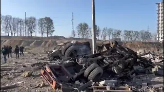 Ein weiterer Bombenangriff der Russen auf die Ukraine verschließt den Himmel