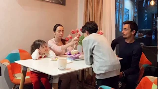 Пасха 2020: Екатерина Кухар с мужем и детьми украшает паску