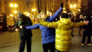 ЗА ТВОЮ КРАСИВУЮ УЛЫБКУ!👍🙂/ТАНЦЫ В ПАРКЕ ГОРЬКОГО ХАРЬКОВ ДЕКАБРЬ 2021