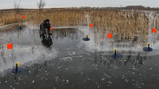 Сам не ПОВЕРИЛ! Начал проверять жерлицы.. А тут! Жесть а не рыбалка! Первый лёд 2023-24!