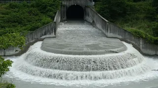 美和ダム1門＋土砂バイパス放流＠長野県伊那市