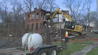 Wellston demolishing dangerous vacant homes