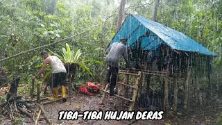 diguyur hujan deras mandi saat membangun cabin, tidur nyenyak sampai pagi, relaxing rain sound