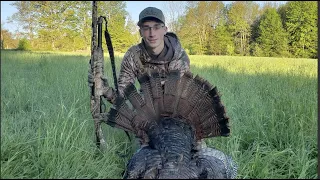 AWESOME TURKEY HUNT!-Gobbler struts to the decoys-SLOW-MO