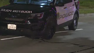 HPD: Houston police officer suffers minor injuries in overnight crash